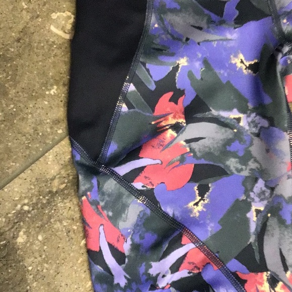 Patagonia Centered Crops, XS, NWT - Picture 8 of 14